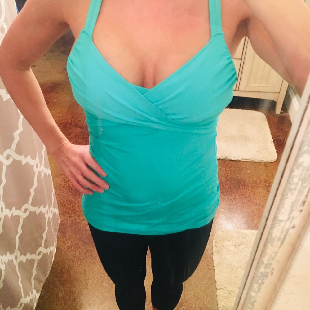 Lululemon workout top size 4